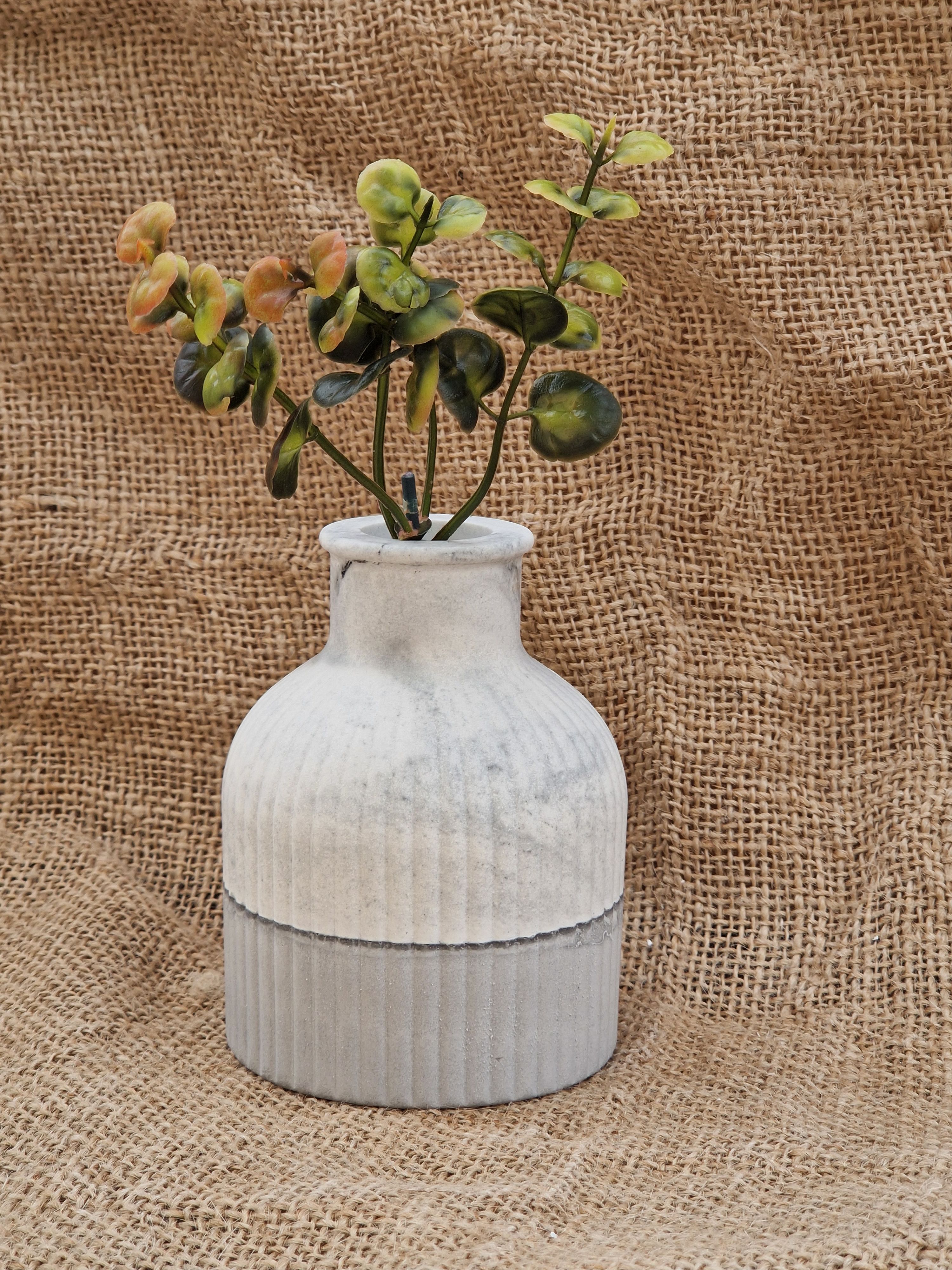 Moderne kleine Rillenvase Two-Tone